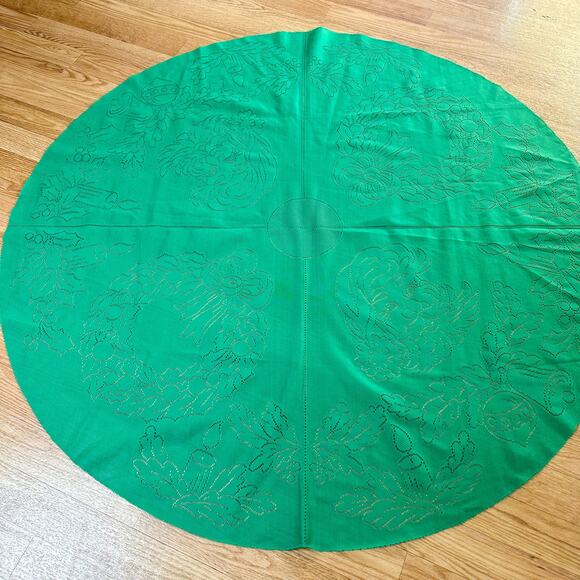 Vintage Christmas Table Cloth Round Holiday Tablecloth 49.5" - Picture 4 of 4